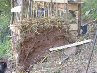 Construction d'une cabane en torchis Thaï - Humus Pays d'Oc